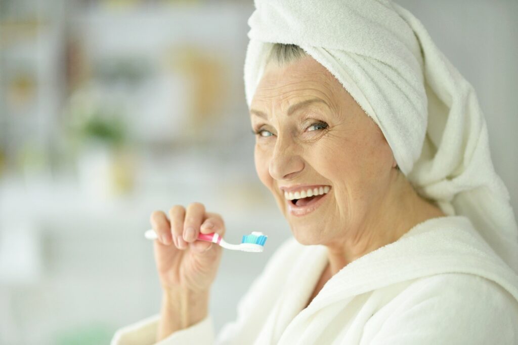 Soins appropriés, bonne hygiène bucco-dentaire et implants dentaires